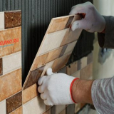 Jak držet dlaždice na sádrokartonu